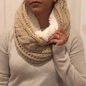 NWT Modena beige cowel neck muffler